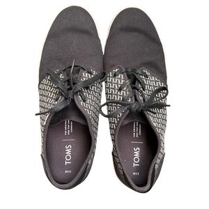 MENS TOMS LACE UP SNEAKERS SIZE 11 NAVY BLUE AND WHITE